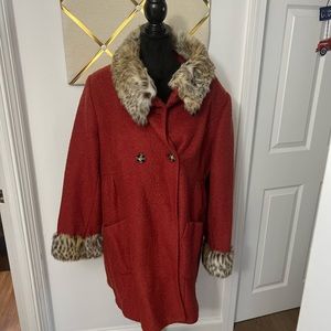 Burnt orange coat With leopard collar And cuffs